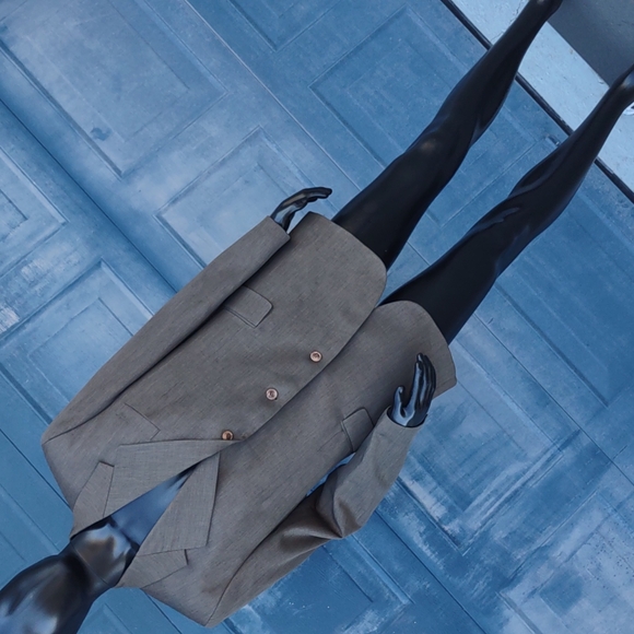 Bonelli Men's (3) Button Lux Blazer. - Picture 8 of 17